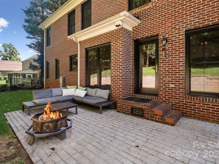 121 Canterbury Crossing, Fort Mill, SC 29708.  MLS# CAR4270882, YatesRealty ID 29715. 