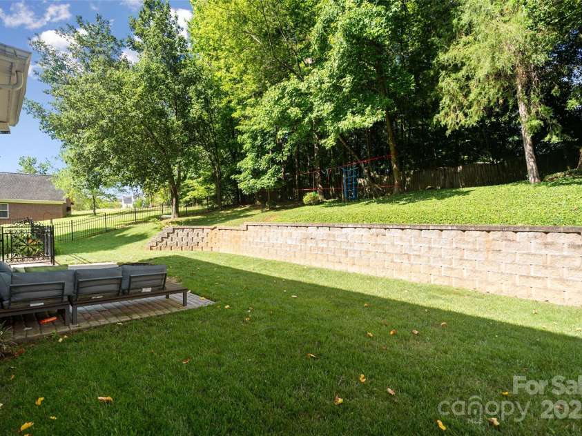121 Canterbury Crossing, Fort Mill, SC 29708.  MLS# CAR4270882, YatesRealty ID 29715. 