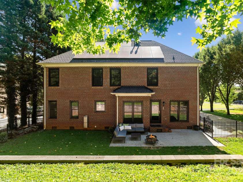 121 Canterbury Crossing, Fort Mill, SC 29708.  MLS# CAR4270882, YatesRealty ID 29715. 