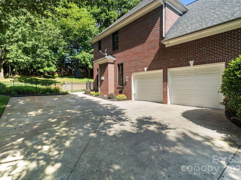 121 Canterbury Crossing, Fort Mill, SC 29708.  MLS# CAR4270882, YatesRealty ID 29715. 