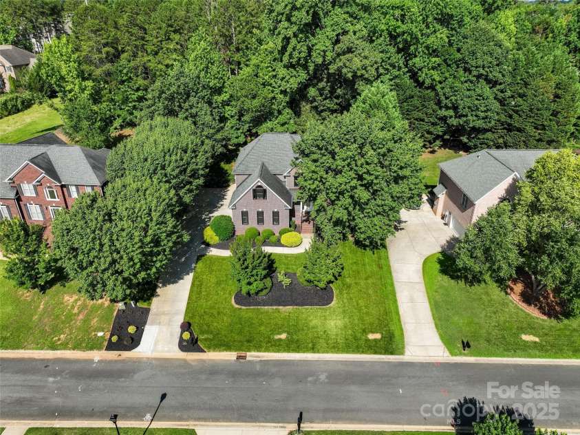 121 Canterbury Crossing, Fort Mill, SC 29708.  MLS# CAR4270882, YatesRealty ID 29715. 