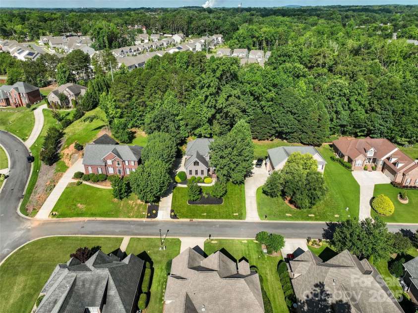 121 Canterbury Crossing, Fort Mill, SC 29708.  MLS# CAR4270882, YatesRealty ID 29715. 