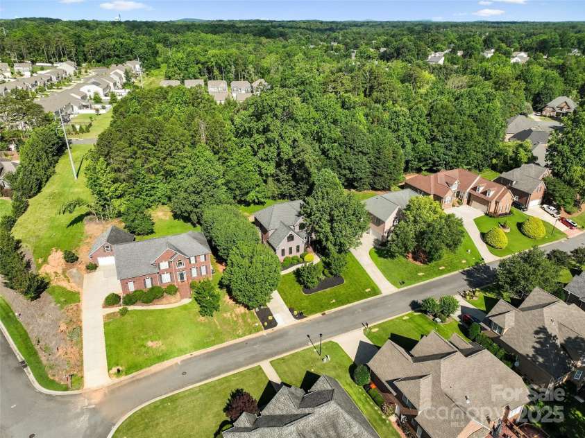 121 Canterbury Crossing, Fort Mill, SC 29708.  MLS# CAR4270882, YatesRealty ID 29715. 