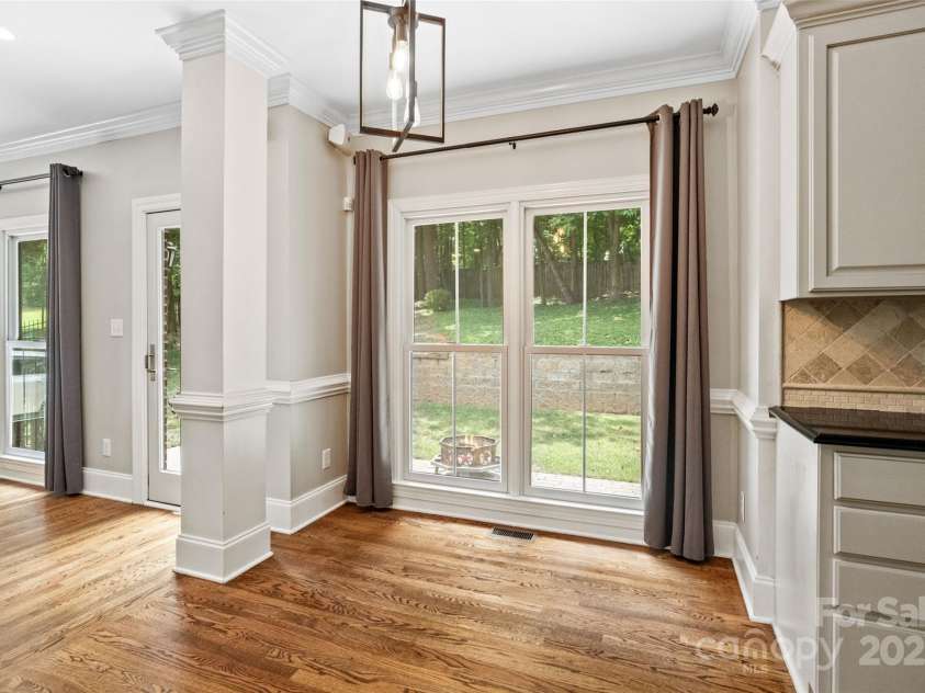 121 Canterbury Crossing, Fort Mill, SC 29708.  MLS# CAR4270882, YatesRealty ID 29715. Breakfast Area