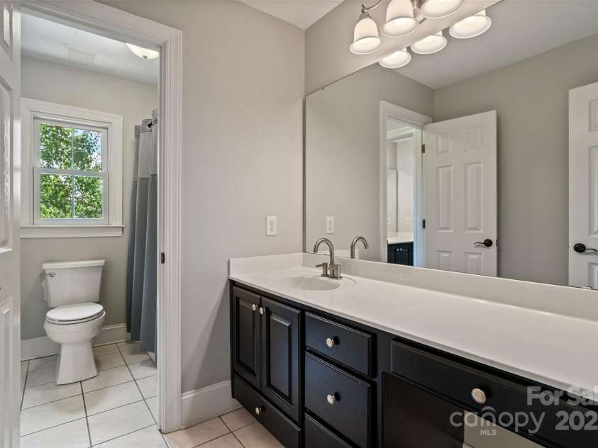 121 Canterbury Crossing, Fort Mill, SC 29708.  MLS# CAR4270882, YatesRealty ID 29715. Guest Bathroom