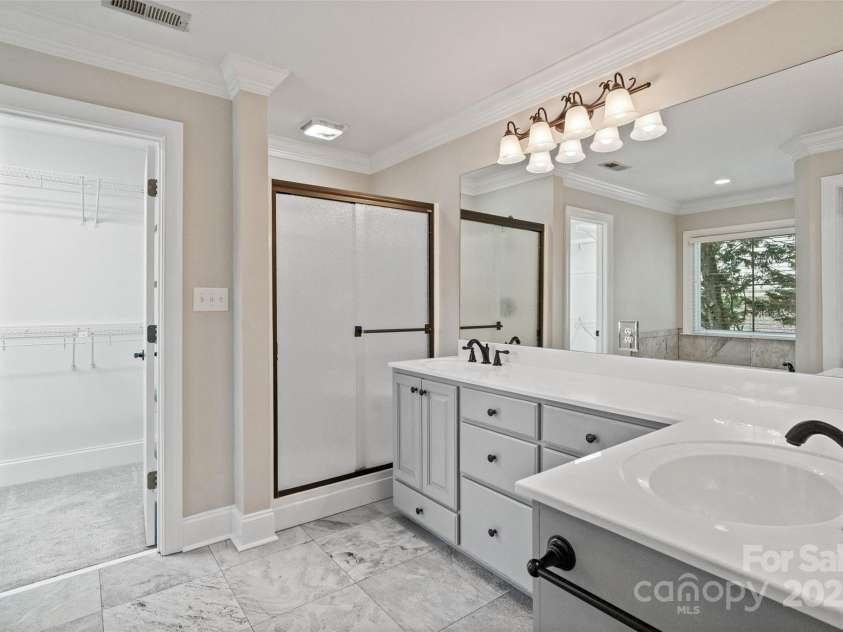 121 Canterbury Crossing, Fort Mill, SC 29708.  MLS# CAR4270882, YatesRealty ID 29715. Primary Bathroom