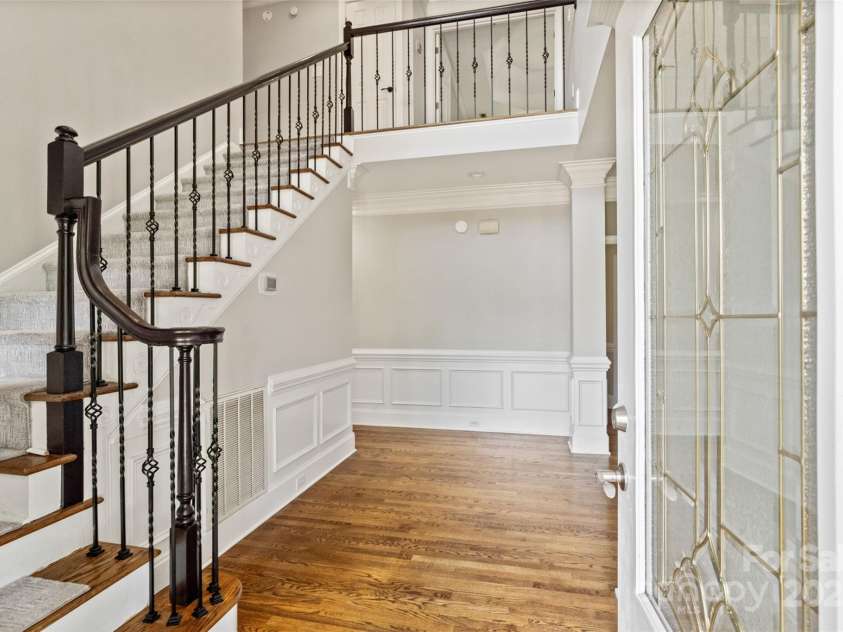 121 Canterbury Crossing, Fort Mill, SC 29708.  MLS# CAR4270882, YatesRealty ID 29715. Two Story Foyer