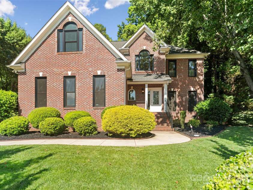 121 Canterbury Crossing, Fort Mill, SC 29708.  MLS# CAR4270882, YatesRealty ID 29715. Welcome Home!