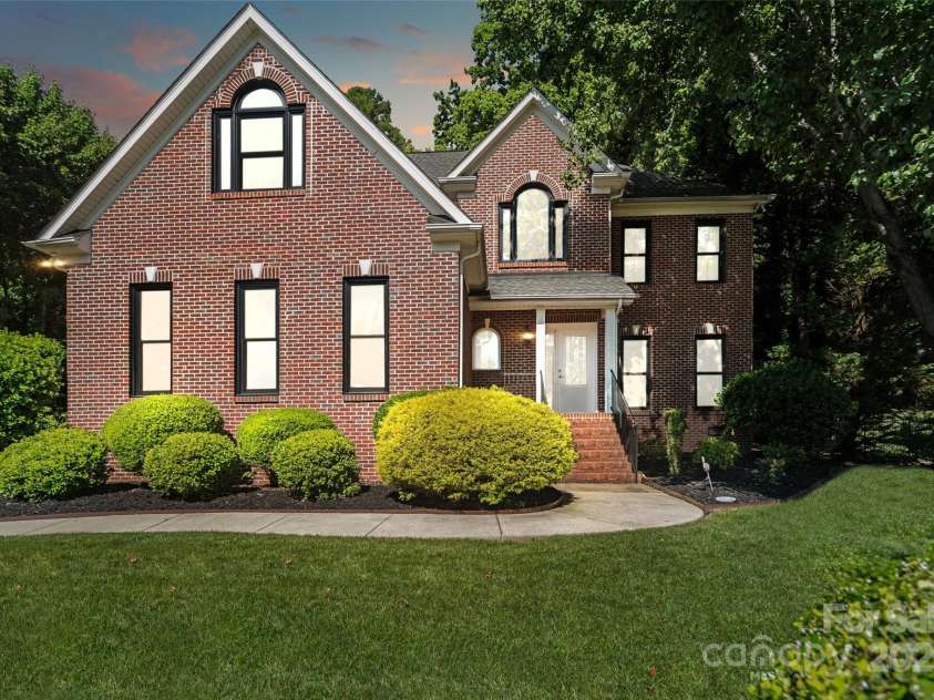 121 Canterbury Crossing, Fort Mill, SC 29708.  MLS# CAR4270882, YatesRealty ID 29715. Welcome Home!