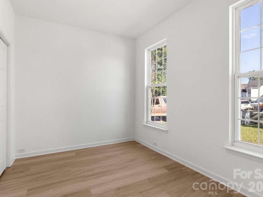 14426 Arlandes Drive, Charlotte, NC 28278.  MLS# CAR4388324, YatesRealty ID 29716. 