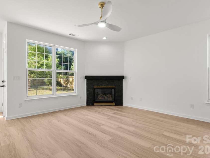 14426 Arlandes Drive, Charlotte, NC 28278.  MLS# CAR4388324, YatesRealty ID 29716. 