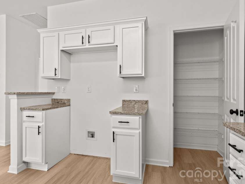 14426 Arlandes Drive, Charlotte, NC 28278.  MLS# CAR4388324, YatesRealty ID 29716. 