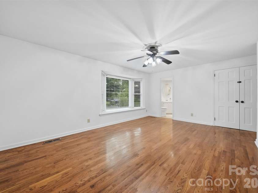 1085 19th Avenue Place, Hickory, NC 28601.  MLS# CAR4389585, YatesRealty ID 29718. 