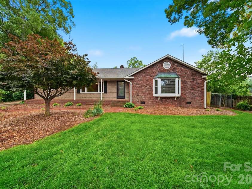 1085 19th Avenue Place, Hickory, NC 28601.  MLS# CAR4389585, YatesRealty ID 29718. Beautiful level yard! 