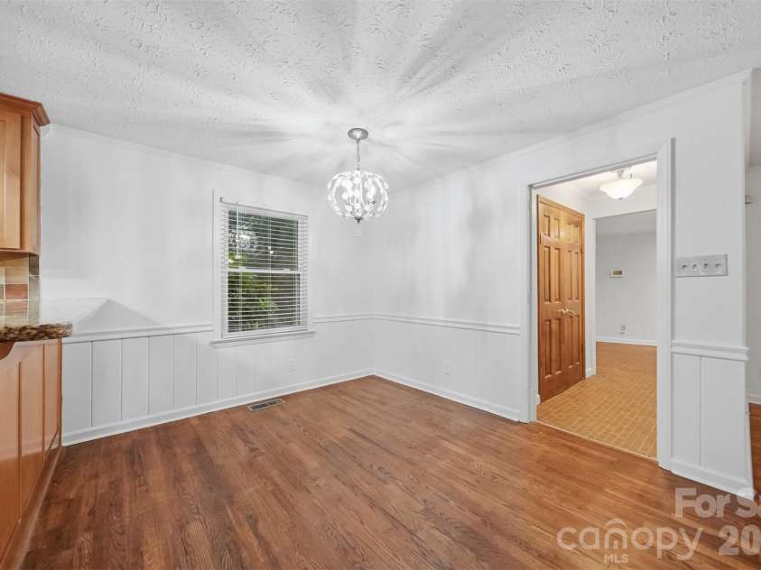 1085 19th Avenue Place, Hickory, NC 28601.  MLS# CAR4389585, YatesRealty ID 29718. Eat in Kitchen area 