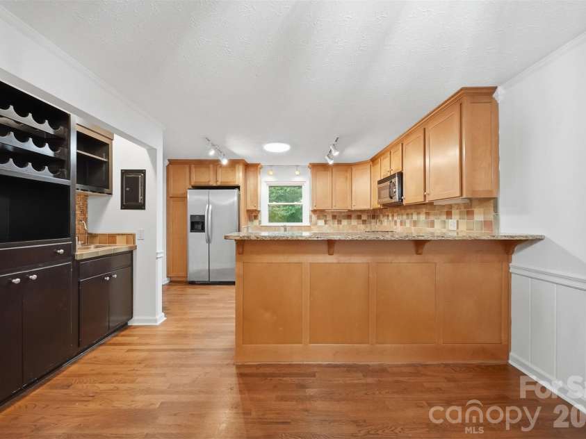 1085 19th Avenue Place, Hickory, NC 28601.  MLS# CAR4389585, YatesRealty ID 29718. Fully equipped kitchen 