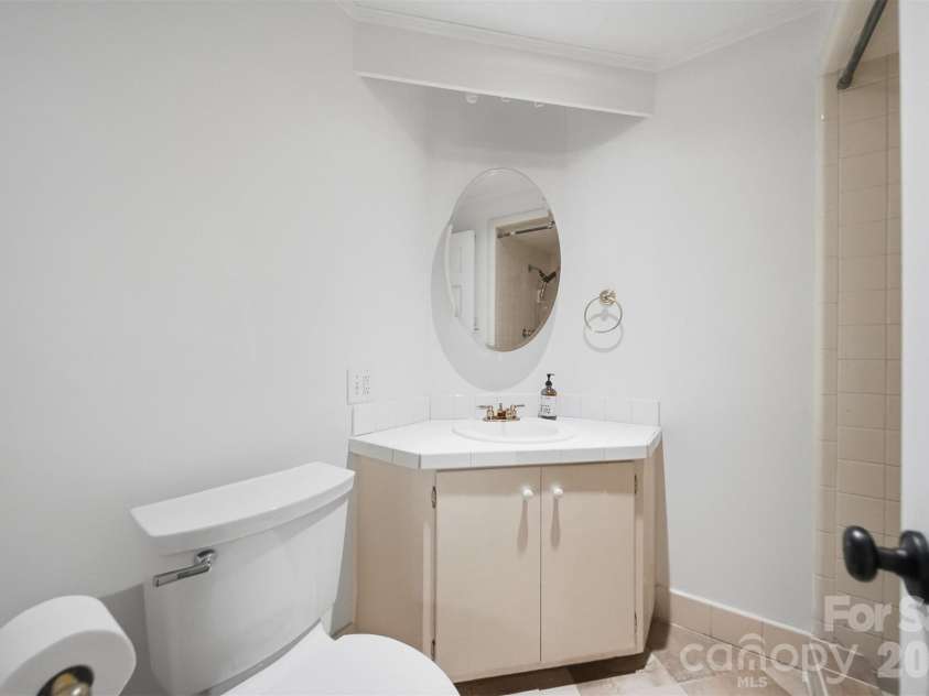 1085 19th Avenue Place, Hickory, NC 28601.  MLS# CAR4389585, YatesRealty ID 29718. Primary bathroom