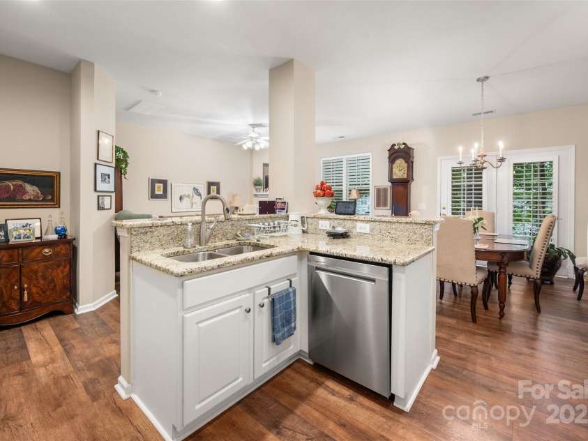 10960 Princeton Village Drive, Charlotte, NC 28277.  MLS# CAR4276138, YatesRealty ID 29718. Kitchen 4