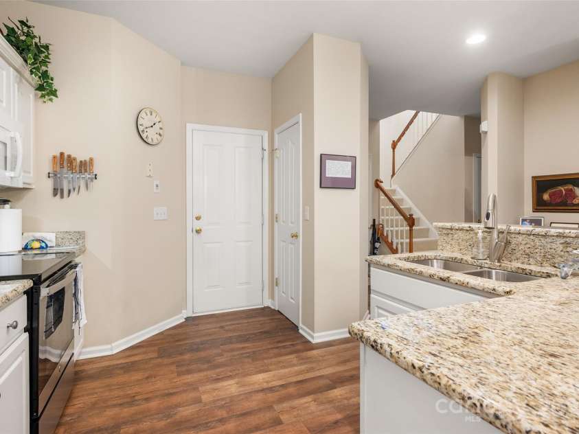 10960 Princeton Village Drive, Charlotte, NC 28277.  MLS# CAR4276138, YatesRealty ID 29718. Kitchen 5