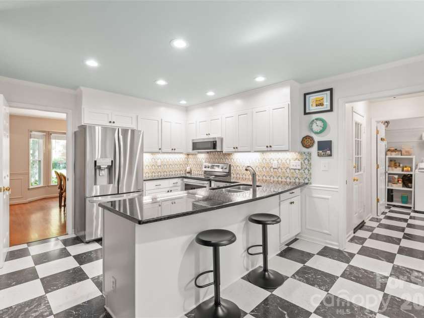 7022 Rocky Falls Road, Charlotte, NC 28211.  MLS# CAR4391550, YatesRealty ID 29719. 