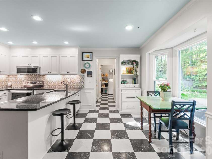 7022 Rocky Falls Road, Charlotte, NC 28211.  MLS# CAR4391550, YatesRealty ID 29719. 