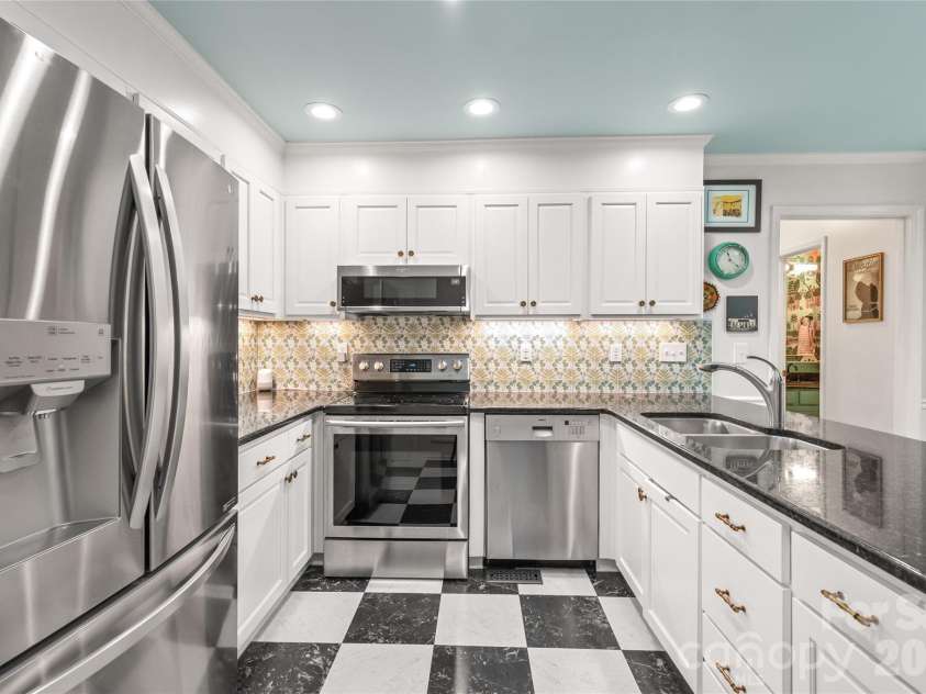 7022 Rocky Falls Road, Charlotte, NC 28211.  MLS# CAR4391550, YatesRealty ID 29719. 