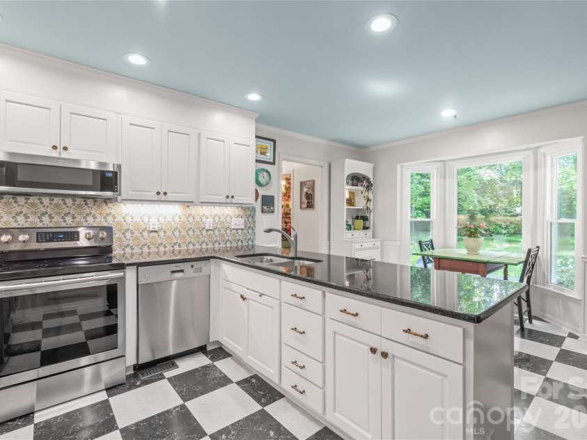 7022 Rocky Falls Road, Charlotte, NC 28211.  MLS# CAR4391550, YatesRealty ID 29719. 