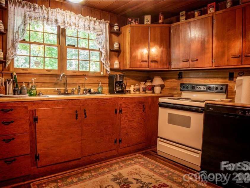 2736 White Oak Flats Road, Green Mountain, NC 28740.  MLS# CAR4327209, YatesRealty ID 2972. 