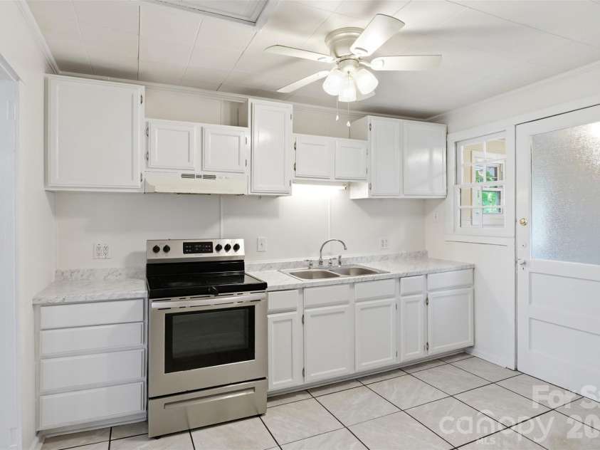 128 Ella Street, Chester, SC 29706.  MLS# CAR4386203, YatesRealty ID 29720. 