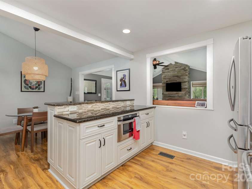 7215 Connan Lane, Charlotte, NC 28226.  MLS# CAR4276842, YatesRealty ID 29720. 