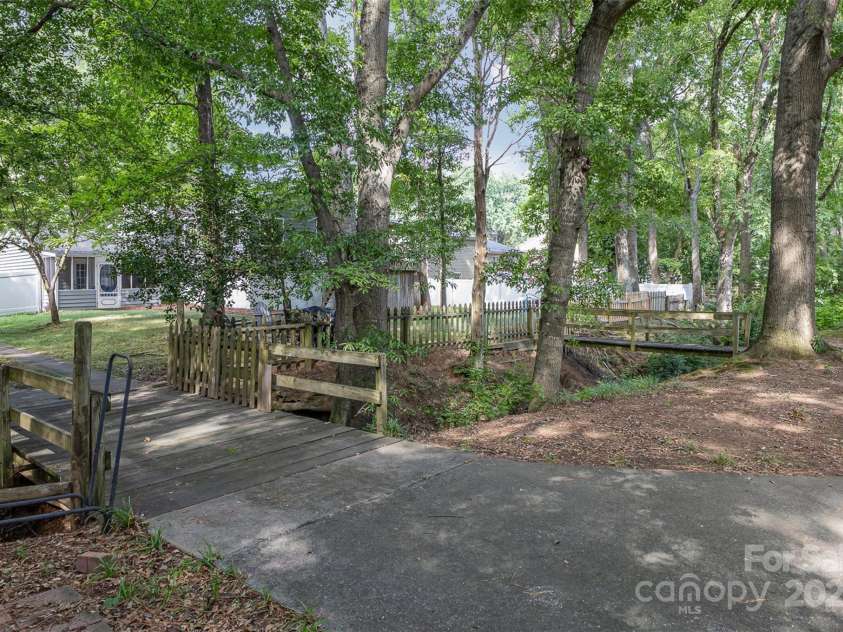 7215 Connan Lane, Charlotte, NC 28226.  MLS# CAR4276842, YatesRealty ID 29720. 