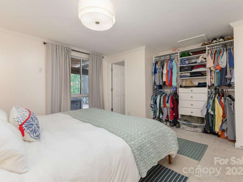 7215 Connan Lane, Charlotte, NC 28226.  MLS# CAR4276842, YatesRealty ID 29720. 