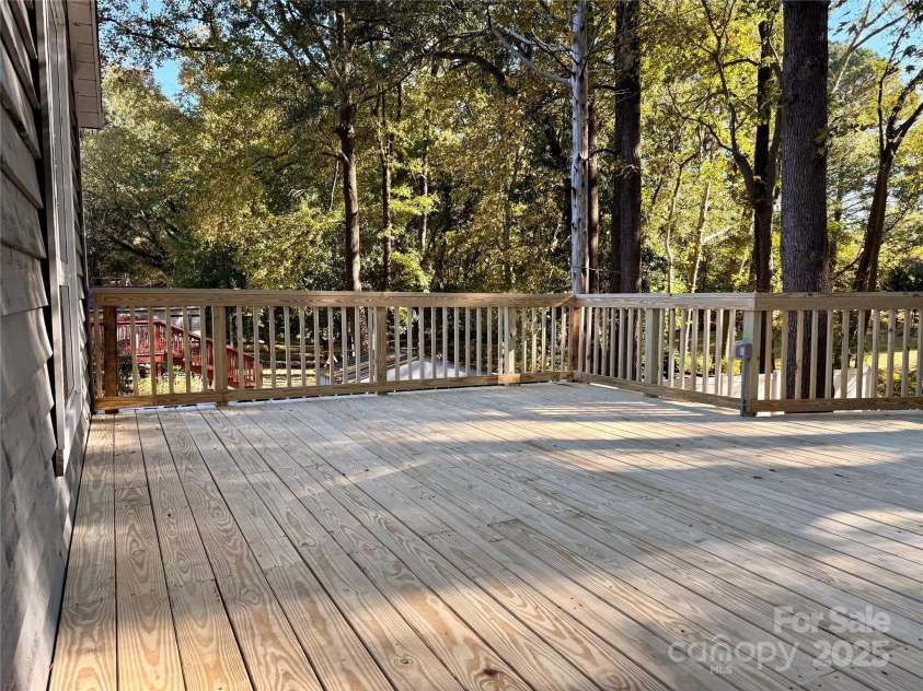 7215 Connan Lane, Charlotte, NC 28226.  MLS# CAR4276842, YatesRealty ID 29720. 