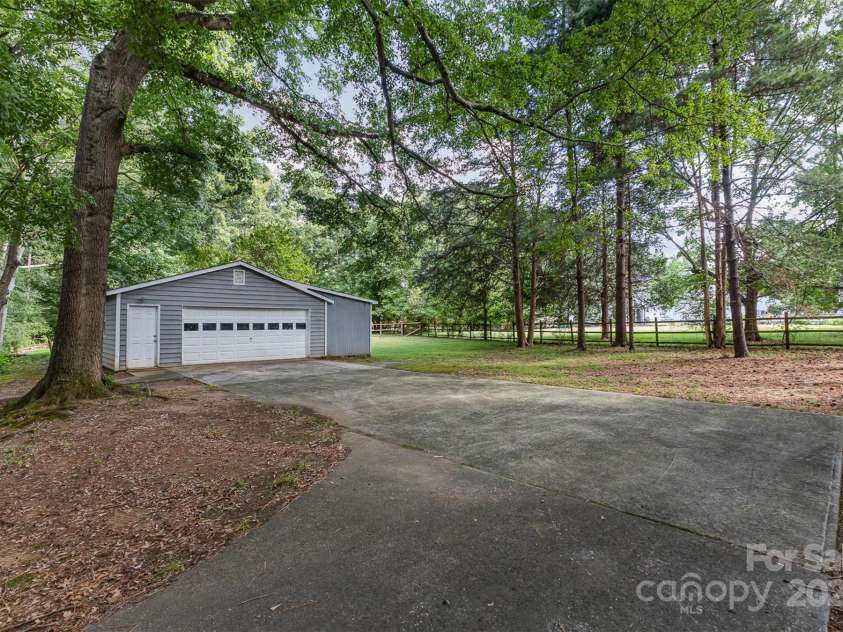 7215 Connan Lane, Charlotte, NC 28226.  MLS# CAR4276842, YatesRealty ID 29720. 