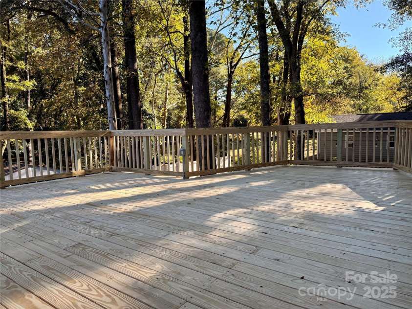 7215 Connan Lane, Charlotte, NC 28226.  MLS# CAR4276842, YatesRealty ID 29720. 