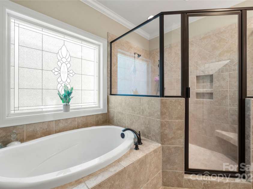 1012 Catawba Shores Drive, Rock Hill, SC 29730.  MLS# CAR4280757, YatesRealty ID 29723. 6' tub and walk in shower