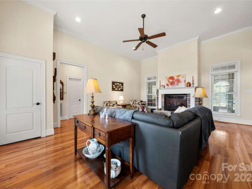 1012 Catawba Shores Drive, Rock Hill, SC 29730.  MLS# CAR4280757, YatesRealty ID 29723. 