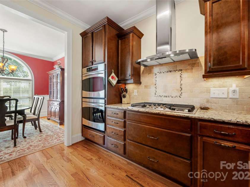 1012 Catawba Shores Drive, Rock Hill, SC 29730.  MLS# CAR4280757, YatesRealty ID 29723. Externally vented hood