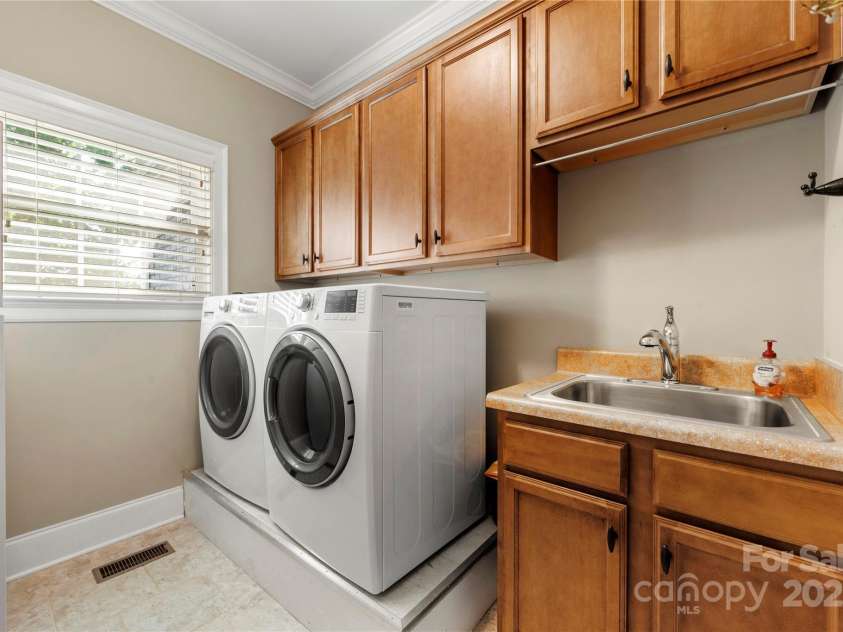 1012 Catawba Shores Drive, Rock Hill, SC 29730.  MLS# CAR4280757, YatesRealty ID 29723. Main floor laundry with sink and cabinetry