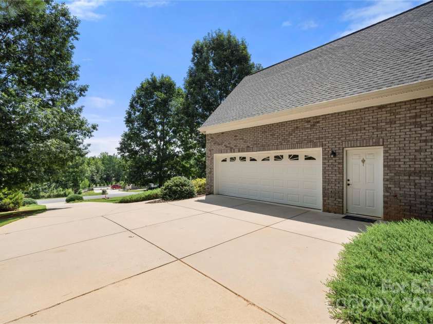 1012 Catawba Shores Drive, Rock Hill, SC 29730.  MLS# CAR4280757, YatesRealty ID 29723. Side load garage with epoxy floor and opener