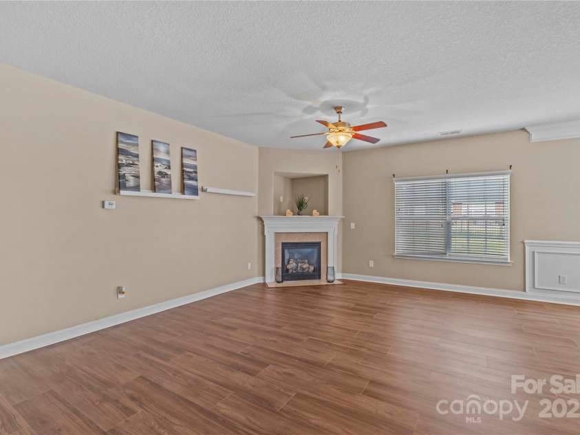 2532 Glyncastle Way, Gastonia, NC 28056.  MLS# CAR4317159, YatesRealty ID 29724. 