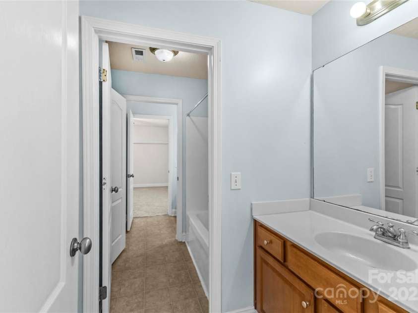 2532 Glyncastle Way, Gastonia, NC 28056.  MLS# CAR4317159, YatesRealty ID 29724. 