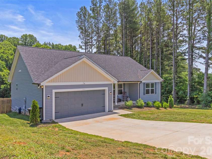 2412 Mintew Circle, Lincolnton, NC 28092.  MLS# CAR4387828, YatesRealty ID 29725. 