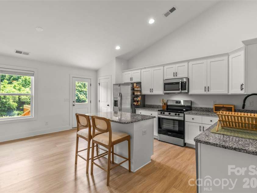 2412 Mintew Circle, Lincolnton, NC 28092.  MLS# CAR4387828, YatesRealty ID 29725. Kitchen(1)