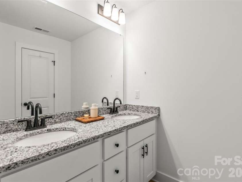 2412 Mintew Circle, Lincolnton, NC 28092.  MLS# CAR4387828, YatesRealty ID 29725. Primary Bathroom