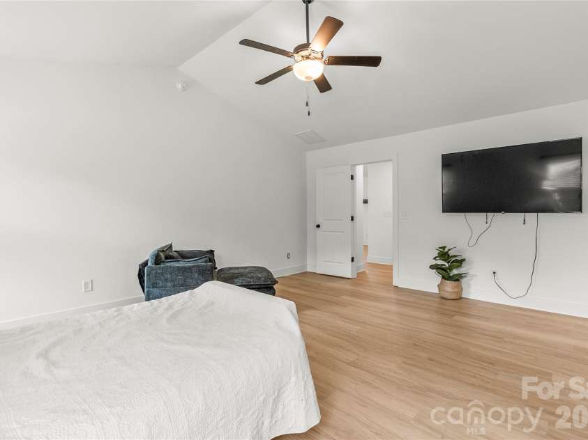 2412 Mintew Circle, Lincolnton, NC 28092.  MLS# CAR4387828, YatesRealty ID 29725. Primary Room (2)