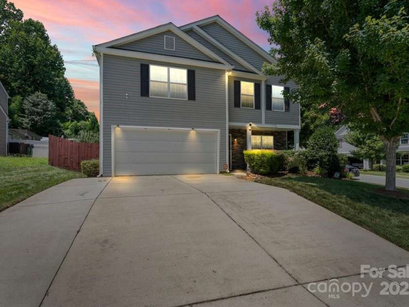 5631 Graypark Drive, Charlotte, NC 28269.  MLS# CAR4281997, YatesRealty ID 29725. 