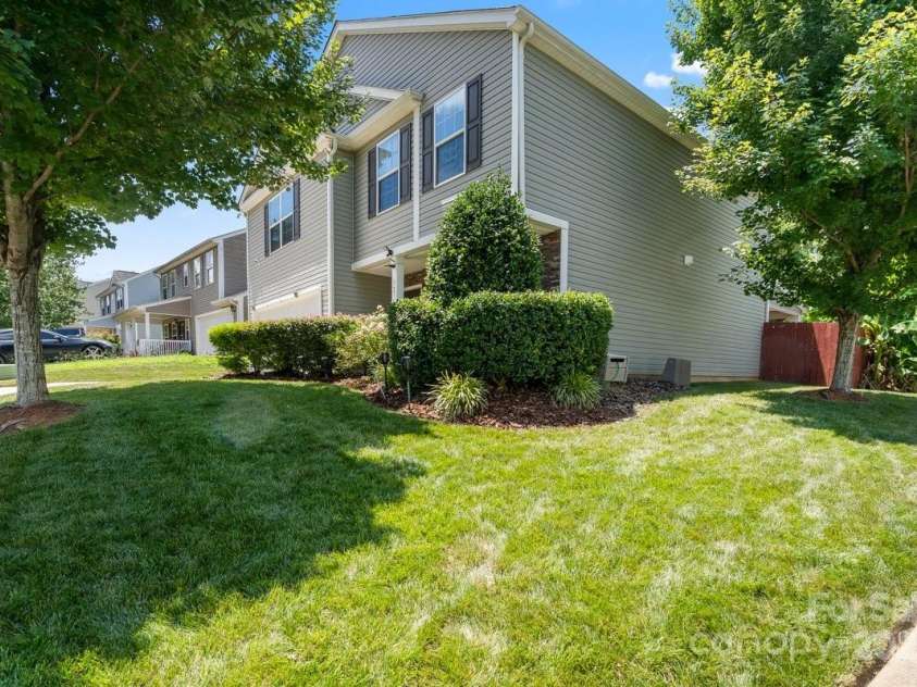 5631 Graypark Drive, Charlotte, NC 28269.  MLS# CAR4281997, YatesRealty ID 29725. 