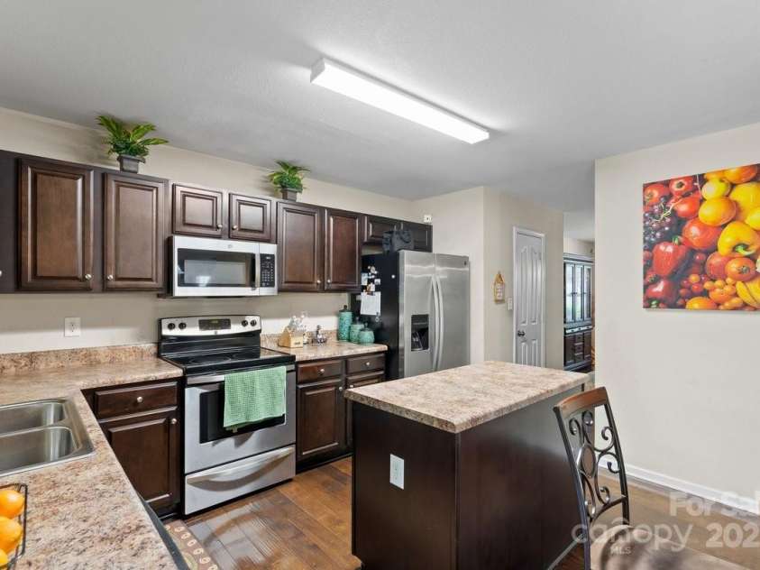 5631 Graypark Drive, Charlotte, NC 28269.  MLS# CAR4281997, YatesRealty ID 29725. 