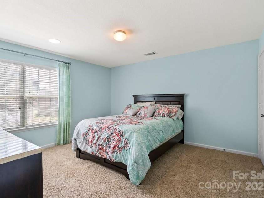 5631 Graypark Drive, Charlotte, NC 28269.  MLS# CAR4281997, YatesRealty ID 29725. 